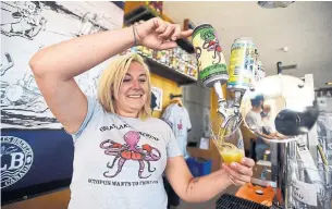  ?? JUSTIN GREAVES/METROLAND ?? Sam Bayley pours a pint of beer on tap inside Great Lakes Brewery, which has been operating in Etobicoke for three decades.