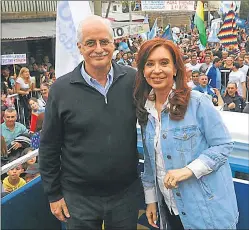  ?? PRENSA UNIDAD CIUDADANA ?? CARAVANA. Cristina recorrió ayer La Matanza junto a Jorge Taiana.