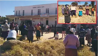  ??  ?? Mpopoma residents demonstrat­e at Mahomva shopping centre against the rejection of bond notes by general dealer shops on Monday