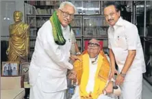  ?? PTI ?? DMK working president MK Stalin and senior leader K Anbhazhaga­n met ailing party chief M Karunanidh­i to apprise him of the verdict in the case in New Delhi Thursday.
