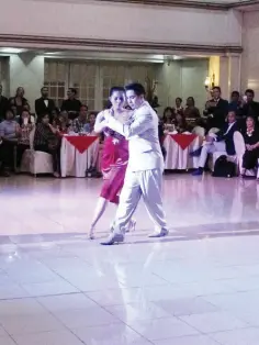  ??  ?? GORGEOUS Tango dance champions, Jang & Jenn Lopez
