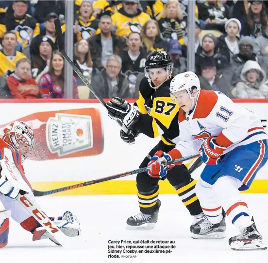  ?? PHOTO AP ?? Carey Price, qui était de retour au jeu, hier, repousse une attaque de Sidney Crosby, en deuxième période.