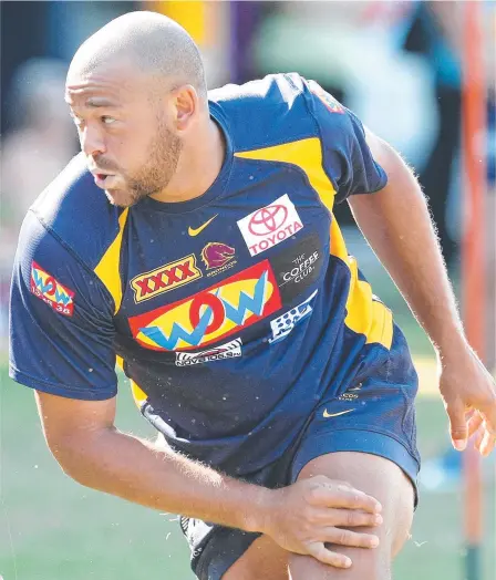  ?? ?? Andrew Symonds joins training drills with the Brisbane Broncos at Red Hill, determined to switch codes and play rugby league; until master coach Wayne Bennett (left) urged him to take his cricket career to the next level.