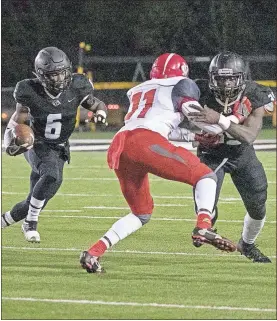  ?? Bambara Aven, @avenphoto ?? Ridgeland’s Torrance Roberts (16, left) and brother Terrance Roberts (6, right) both have committed to play football at Urbana (Ohio) University, while Terrance will also play baseball for the NCAA Division II Blue Knights.