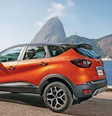  ??  ?? El moderno motor 1.6 SCe que utiliza el Nissan Kicks se irá agregando a varios modelos de Renault. También estará disponible con caja manual de cinco marchas.