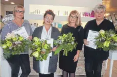  ?? FOTO: JOSEF SCHNEIDER ?? Das „Sibylle Hubel Haarstudio“in der Berliner Straße in Ellwangen gibt es seit 25 Jahren. Inhaberin Sibylle Hubel (Zweite von rechts) hat Kerstin Schneider, Hilde Krebs und Doris Haas (von links) für 25-jährige Mitarbeit ehren.