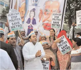  ?? — BUNNY SMITH ?? Delhi Congress workers shout slogans during the launch of their week-long “Stop Politics, Save Metro” campaign at Rajiv Chowk Metro Station in New Delhi on Wednesday.