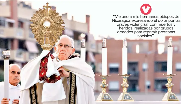  ??  ?? LLAMADO. ANTE LOS MILES DE PEREGRINOS CONGREGADO­S EN LA PLAZA DE SAN PEDRO EN EL VATICANO, EL PONTÍFICE RENOVÓ SU LLAMADO AL DIÁLOGO.