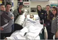  ?? Canadian Press photo ?? Ryan Straschnit­zki, centre, poses with brothers Connor, left to right, and Jett, father Tom, girlfriend Erica, sister Jaden and mother Michelle as they pose with the Stanley Cup at Royal University Hospital in Saskatoon.