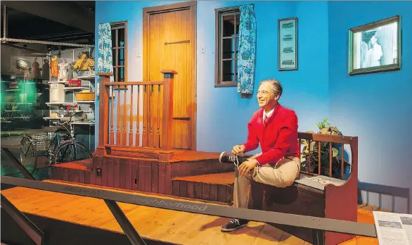  ?? SENATOR JOHN HEINZ HISTORY CENTER/THE ASSOCIATED PRESS ?? A set from Mister Rogers’ Neighborho­od includes a mannequin of host Fred Rogers tying his sneakers.