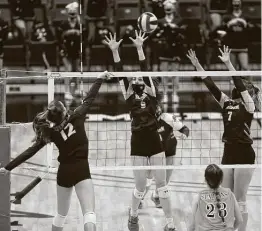  ?? Karen Warren / Staff photograph­er ?? Reagan’s Katie Hill (9) and Remi Vanderpool (7) jump up against the net as they defend against Seven Lakes’ Mia Blum. The Rattlers finished the season 21-4.