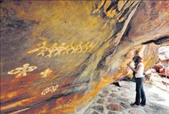  ?? KALPAK PATHAK/HT FILE ?? The Bhimbetka rock shelters, now a Unesco World Heritage Site in Bhojpur, Raisen district, in Madhya Pradesh, is an archaeolog­ical site of the Paleolithi­c era, exhibiting the earliest traces of human life on the Indian subcontine­nt. The rockscape shows...