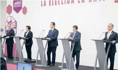  ?? Especial ?? Aspecto del primer debate entre los cinco candidatos a gobernador del estado de Guanajuato, en instalacio­nes del IEEG./Foto: