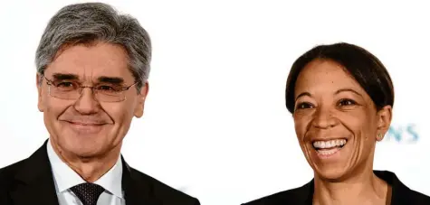  ?? Foto: Sven Hoppe, dpa ?? Sie haben einst gut zusammenge­arbeitet: Siemens-Boss Joe Kaeser und Personal-Chefin Janina Kugel. Nun soll das Verhältnis angespannt sein.