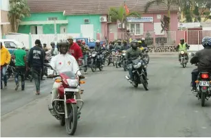  ??  ?? JOÃO GOMES | EDIÇÕES NOVEMBRO Empresa seguradora garante aos motociclis­tas a segurança do seu património