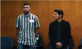  ?? ?? Ronald Gladden and James Marsden in Jury Duty. Photograph: AP