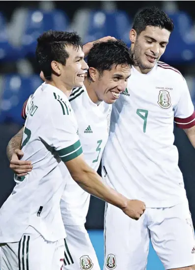  ?? “CHUKY” LOZANO, CARLOS SALCEDO Y RAÚL JIMÉNEZ CELEBRAN EL TERCER GOL ANTE KOREA DEL SUR ??