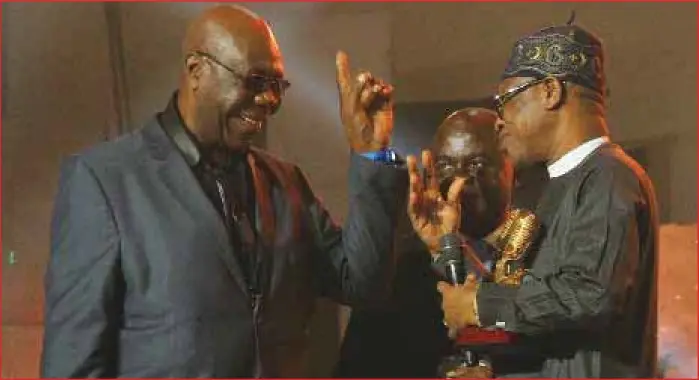  ??  ?? Minister of Informatio­n and Culture, Lai Muhammed presenting a Lifetime award to Manu Dibango