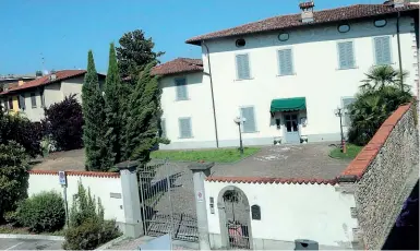  ??  ?? Cologno Il ristorante Villa Manzoni, nel centro del paese, verrà messa all’asta fra un mese