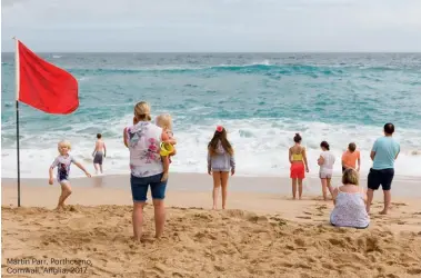  ??  ?? Martin Parr, Porthcurno, Cornwall, Anglia, 2017