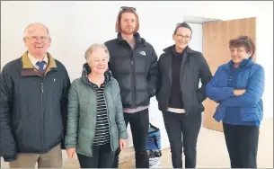  ?? Marian Roche) (Pic: ?? Standing where the old bar was in the Sliabh Riad public house in Glenbrohan­e are, l-r: Paddy and Liz Hyland, David Whyte, along with Grace and Margaret Moore.