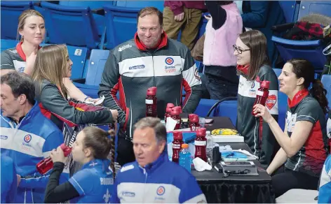  ?? ANDREW VAUGHAN/THE CANADIAN PRESS ?? Third Emma Miskew, skip Rachel Homan, alternate Cheryl Kreviazuk and lead Lisa Weagle share a laugh with coach Marcel Rocque, centre, during a break Monday at the Scotties Tournament of Hearts in Sydney, N.S., with the Ontario team enjoying a 4-0 start.