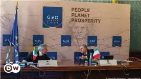  ??  ?? Gastgeber der G20 in diesem Jahr: Italiens Finanzmini­ster Franco (li.), Notenbankc­hef Visco