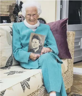  ??  ?? Molly at her home in Harrogate with a photo from her days in the Women’s Air Force.