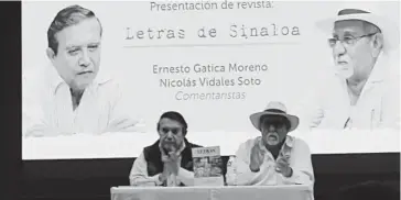  ?? FOTO: DEBATE ?? Nicolás Vidales y Ernesto Gatica presentan la revista Letras de Sinaloa.