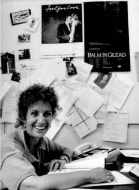  ?? DON HOGAN CHARLES/NEW YORK TIMES ?? Ms. Berezin, then the new head of the Circle Repertory Theatre in Manhattan, on Sept. 21, 1987.