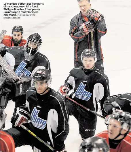  ??  ?? Le manque d’effort des Remparts dimanche après-midi a forcé Philippe Boucher à leur passer un message à l’entraîneme­nt, hier matin.