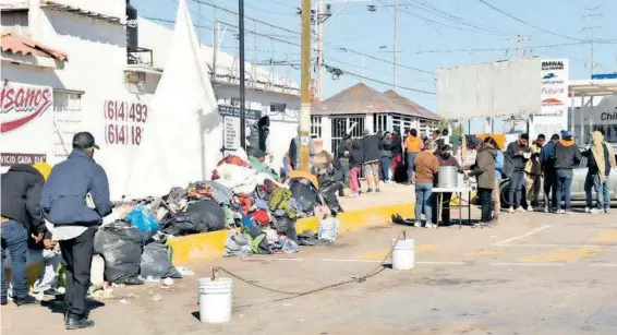  ?? PABO RODRÍGUEZ ?? Mismo panorama que se registra desde hace dos meses, ahora en la Deportiva José
Pistolas
Meneses, al norte de la ciudad