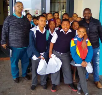  ??  ?? A total of 15 pairs of shoes were handed out to learners at Conville Primary.