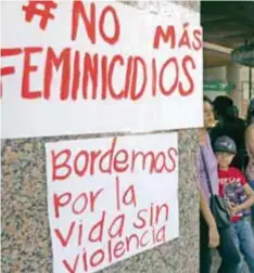  ?? |ARCHIVO ?? Ciudadanos exigen un alto a la violencia contra las mujeres.