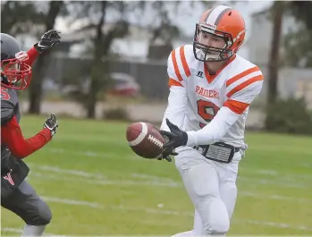  ??  ?? Raiders receiver Josh Haczkewicz couldn’t quite haul in this pass in front of Vanier’s Alex Digeralamo.