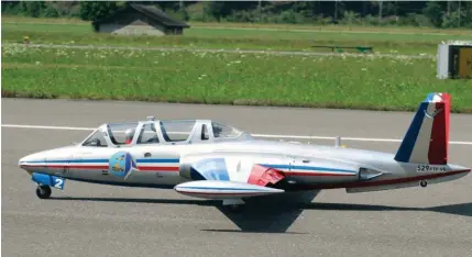  ??  ?? Le Français Marc Lévy, avec son très performant Fouga Magister, termine deuxième en F4C, à un souffle de notre ami Andréas. Le Fouga va s’avérer particuliè­rement efficace en vol et le pilotage de Marc va marquer les esprits, avec des manches proches de la perfection. La machine affiche 3,06 m d’envergure pour une masse de 14,8 kg.