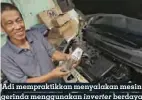  ??  ?? Adi mempraktik­kan menyalakan mesin gerinda menggunaka­n inverter berdaya 350 Watt