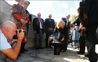  ?? PAUL FORSYTH, METROLAND ?? Ontario Lt.-Gov. Elizabeth Dowdeswell watches as Friends of Laura Secord president Caroline McCormick takes part in the sage smudge ceremony inside the new Indigenous monument in Thorold.