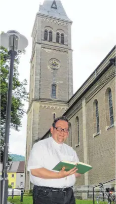  ?? FOTO: ECKARD SCHEIDERER ?? Mathias Michaelis wird am 8. Juli in der Wasseralfi­nger Stephanusk­irche zum Priester geweiht werden. In der Gemeinde hatte er während seines Studiums auch ein längeres Praktikum absolviert.