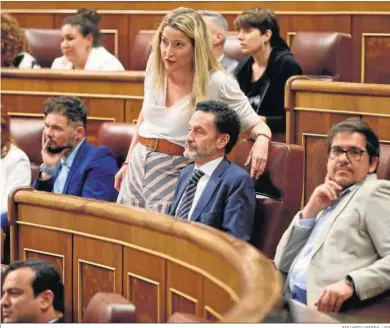  ?? EDUARDO PARRA / EP ?? El portavoz de Ciudadanos en el Congreso, Edmundo Bal, ayer junto a la diputada de su partido María Muñoz.