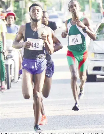  ??  ?? As the three runners entered the eastern carriagewa­y from Lamaha Street, Winston Missigher seized the lead with Cleveland Forde (hidden) and Cleveland Thomas following close behind. (Orlando Charles photo)