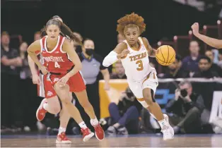  ?? YOUNG KWAK/ASSOCIATED PRESS ?? Texas’ Rori Harmon runs past Ohio State guard Jacy Sheldon in the Longhorns’ win Friday.