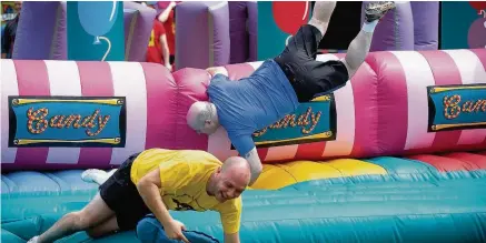  ??  ?? Contestant­s tackle the It’s a Knockout style games at the Cheadle Festival Photograph­s by Joel Goodman