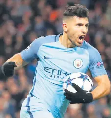  ??  ?? FIGURA. El “Kun” Agüero es el arma principal del líder Manchester City, que visita al Leicester.