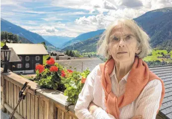  ?? FOTO: CHRISTIANE OELRICH/DPA ?? Vor den Touristenm­assen in Venedigs Gassen ist Donna Leon inzwischen in die Schweiz geflohen. Hier war sie im Sommer Gast beim Literatur- und Musikfesti­val Ernen.