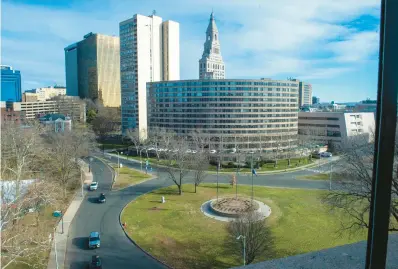  ?? AARON FLAUM/HARTFORD COURANT ?? The view of Pulaski Circle from one of the apartments at 55 Elm St. in Hartford.