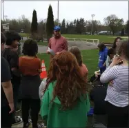  ?? ROGER SEIBERT — MEDIANEWS GROUP ?? Oneida City Recreation Director Luke Griff discusses the importance of trees with students Friday afternoon.