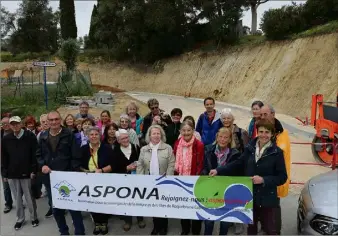  ?? (Photo Cyril Dodergny) ?? Une quarantain­e de personnes ont répondu au cri d’alarme de l’Aspona.