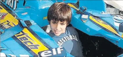  ?? FOTO: TWITTER SAINZ ?? Carlos Sainz recordó en Twitter la primera vez que se subió a un F1, concretame­nte al Renault de 2006 de Alonso con solo 11 años