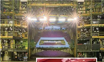  ?? FOTOS: CANDY WELZ ?? Blick von der Hauptbühne des DNT mit ihren rund 500 Scheinwerf­ern ins Große Haus.